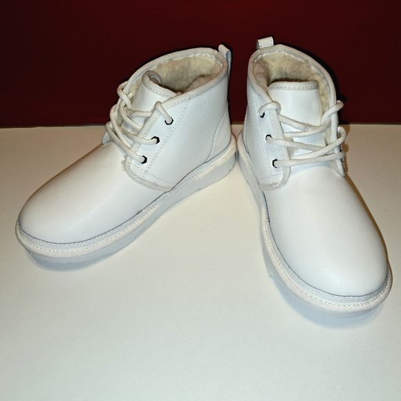 UGG Big Kid's 4 Neumel II Grade School Boot leather - Picture 5 of 9